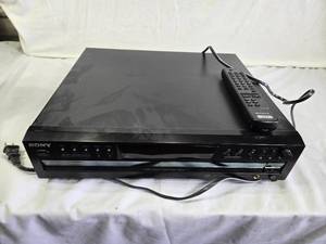 Sony SCD-CE775 Super Audio CD Player with Remote - Powers on Other functions untested