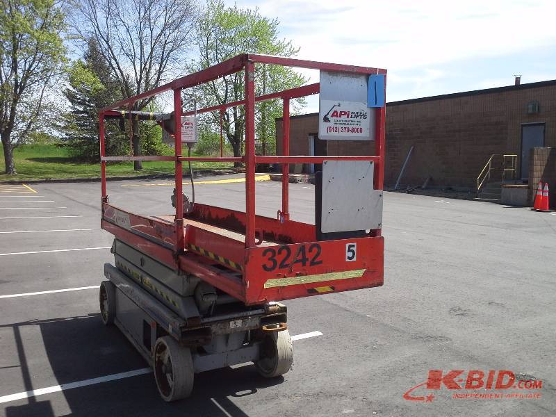 Skyjack SJIII 3220 Lift