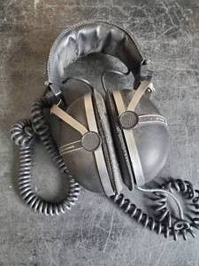 Vintage Pioneer SE-305 Hi-Fi Headphones