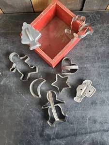 Mid Modern Cookie Cutters in nice Wood Box