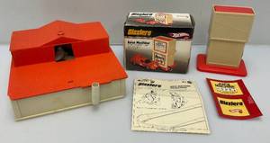 1968 Hot Wheels 2-Way Super Charger Building Needs Repair & Hot Wheels Sizzlers Juice Station (Only) In Original Box