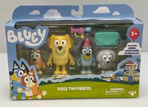 Bluey Pass The Parcel Playset WBingo, Luckys Dad, Bluey & Lil. (New Old Stock)