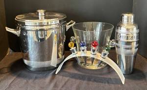 DR - Barware Set including Ice Buckets, Bottle Stoppers and Shaker Tin