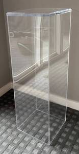 DR - Lucite Pillar Display Stand