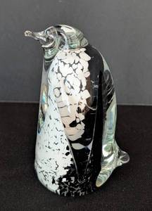 UL - Hokitika Glass Studio Penguin Figurine