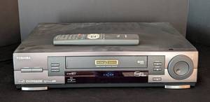 UL - Panasonic S-VHS ET VCR - DNR Pro Six-Head, Twin Flying Erase Heads, Remote