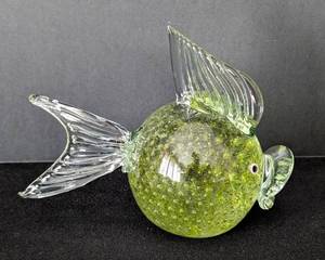 UL - Unsigned Green Glass Fish - Art Glass Sculpture