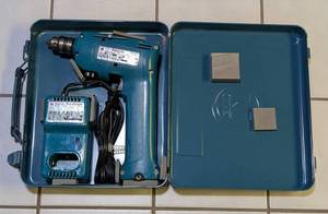 LLS - Makita 6012HD Cordless Driver Drill & DC9000 Fast Charger