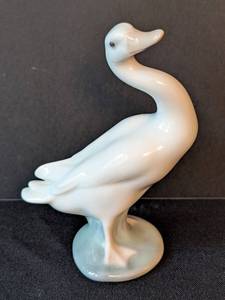 LB - Lladro Goose Figurine - Hand Made in Spain