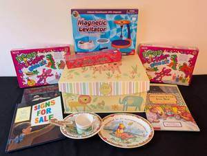 LB - Winnie the Pooh Plastic Dishes & Storage Box - Assorted Childrens Toys