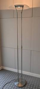 UL - Estiluz Modern Chrome Floor Lamp with Glass Disc Shade