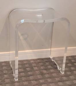UL - Vintage Lucite Shower Chair - Clear Acrylic