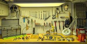 LLS - Craftsman Tool Chest w Vise & Assorted Hand Tools - Bench Lamp Included