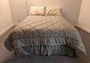 LB - Royal Sateen - Queen Size Reversible Comforter & Linens