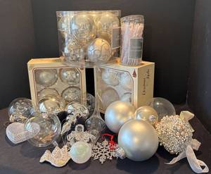 LR - Dazzling Silver & Clear Christmas Balls