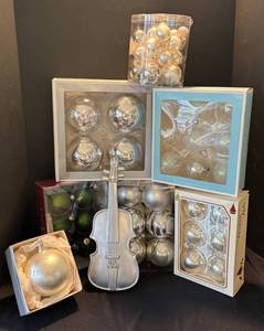 LR - Festive Ornaments