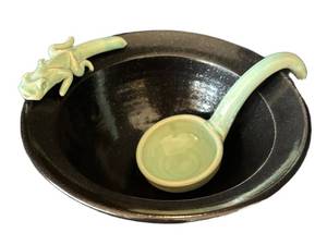 K - Gecko Accent Condiment Dish with Green Glaze Spoon