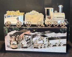 P - Decorative Mirrored Train Engine with 2 Coal Cars