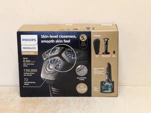 PHILIPS NORELCO SHAVER 8000 SKIN-LEVEL CLOSENESS SMOOTH SKIN FEEL