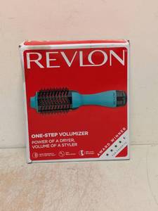 NEW REVLON ONE-STEP VOLUMIZER POWER OF A DRYER VOLUME OF A STYLER