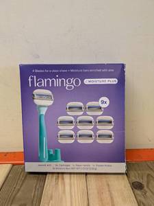 FLAMINGO MOISTURE PLUS SHAVE KIT