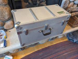 LARGE INDUSTRIAL ANVIL TYPE CARRYING CASE