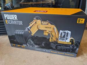 NEW IN BOX 120 SCALE 2.4Ghz REMOTE CONTROL EXCAVATOR