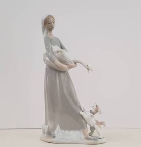 10.5 NAO  Lladro Figurine - Goose Girl wDog