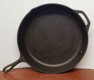 Large 15 LODGE Cast Iron Skillet