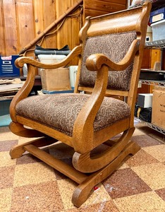 Excellent Condition Antique Quartersawn Oak Rocker Chair