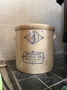 Excellent Condition Monmouth 4 Gallon Stoneware Crock