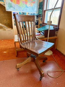 Antique Oak Rolling Swivel Office Chair&nbsp