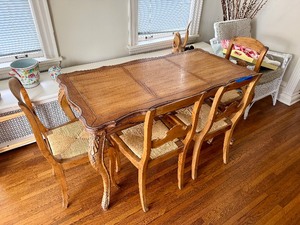 Nice Vintage Smaller Size Dining Table w/6 Chairs