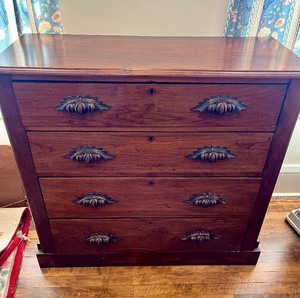 Excellent Condition &amp Quality 4-Drawer Dresser