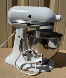 Quality Working KITCHENAID Artisan Mixer wBowl