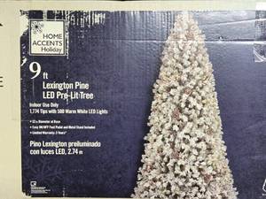 Like-New or Brand New Large Lexington Pine Pre-Lit 9 Christmas Tree