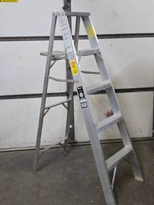 Nice Condition CUPRUM Commercial Type II Stepladder - 5