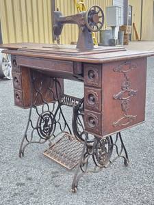 Ornate Antique SINGER Oak Sewing Cabinet wSewing Machine &amp Cast Iron Base