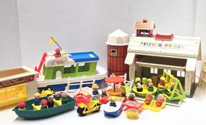 Large Lot of Vintage Little People Playsets, People &amp Accessories