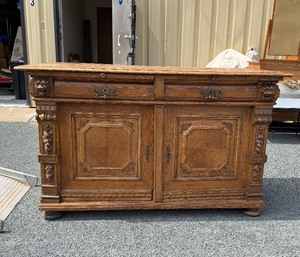 Impressive Antique R.J. Horner Style Oak Executive Desk w Carved Lion Heads