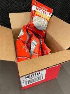 CA 4 - Popcorn Indiana Netflix Cult Classic Cheddar Kettle 6x3oz