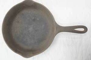Vintage Cast Iron Skillet #6. 9 diameter. Wagner.