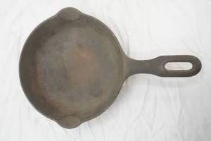 Vintage Cast Iron Skillet #3. 6.5 diameter