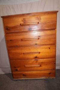 4-Drawer Wooden Dresser 30x 16x 43.5