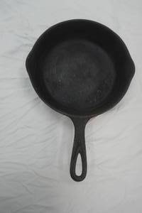 Wagner cast iron skillet, 8 diameter