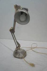 Adjustable desk lamp