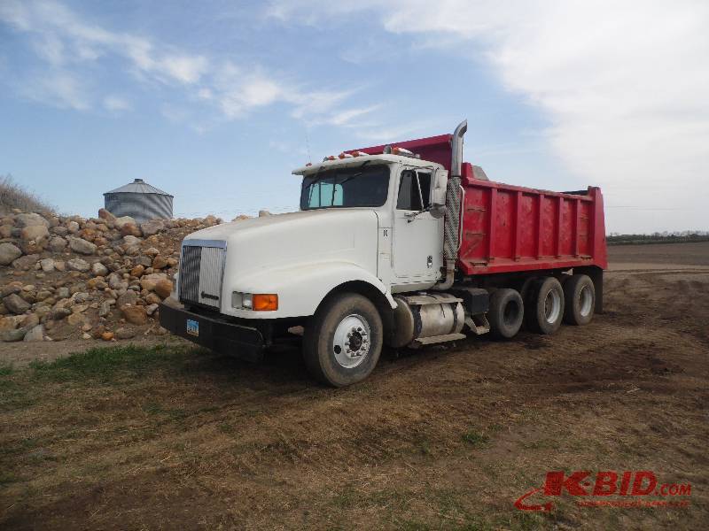 1993 #10 Interntational 9400 triaxle dump truck