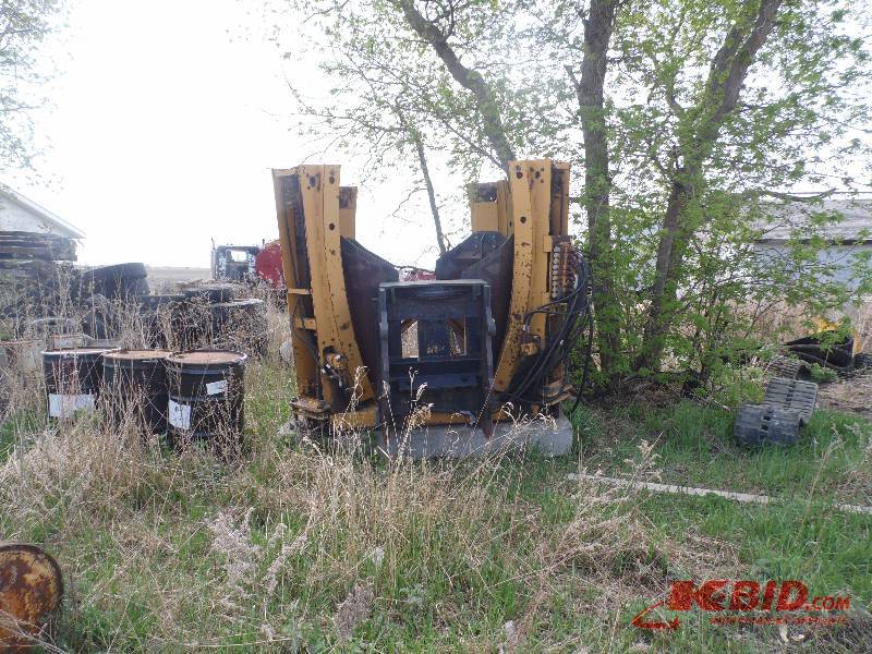 T-66 Vermeer  66 tree spade for a loader