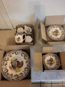 New in Box Legend Turkey Motif Dinnerware Set of 4