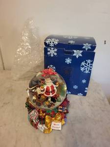 Christopher Radko Winter Wonderland Snow Globe - Santa With Gifts (Box Included)